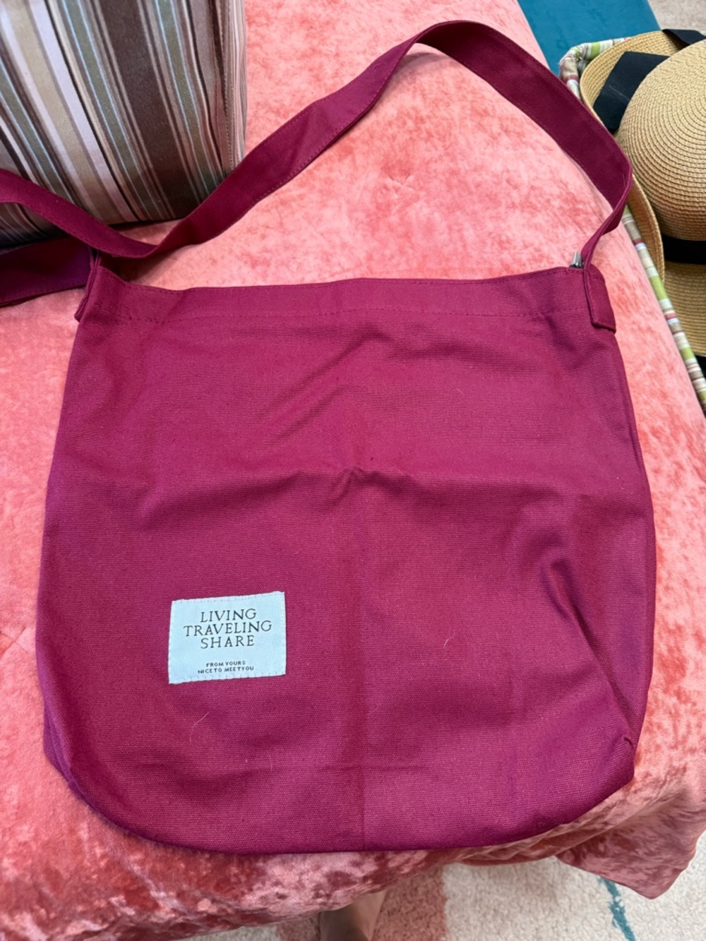 Women's Crossbody Tote Bag in Burgundy